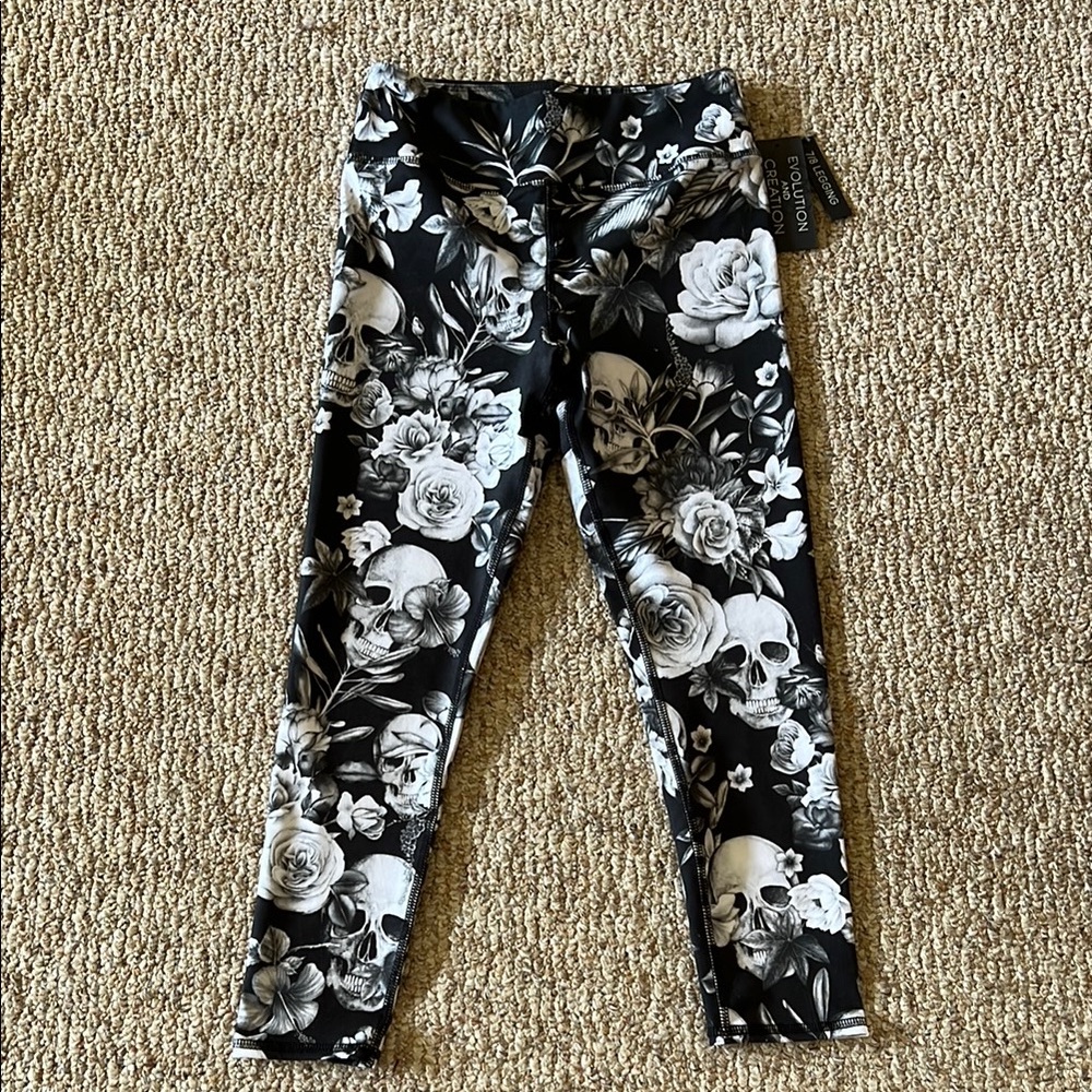 NWT Evolution and Creation Skull and Roses 7/8 Length Leggings